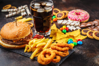 バランス重視の食事術！糖質と脂質が含まれる食べ物の見極め方