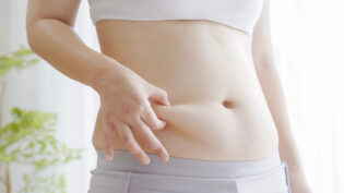 内臓脂肪が多いとどうなる？健康への影響と予防法を解説