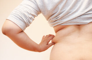中性脂肪がつく原因とは？食事や生活習慣が影響するメカニズム